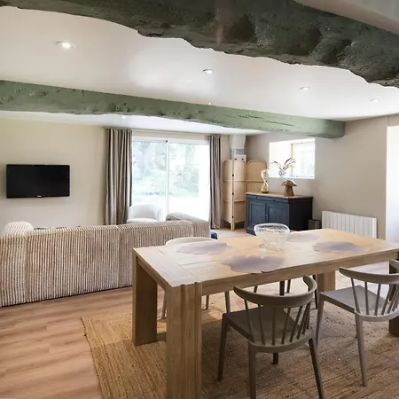 Manoir Du Vau D Arz Et D Hotes Avec Piscine